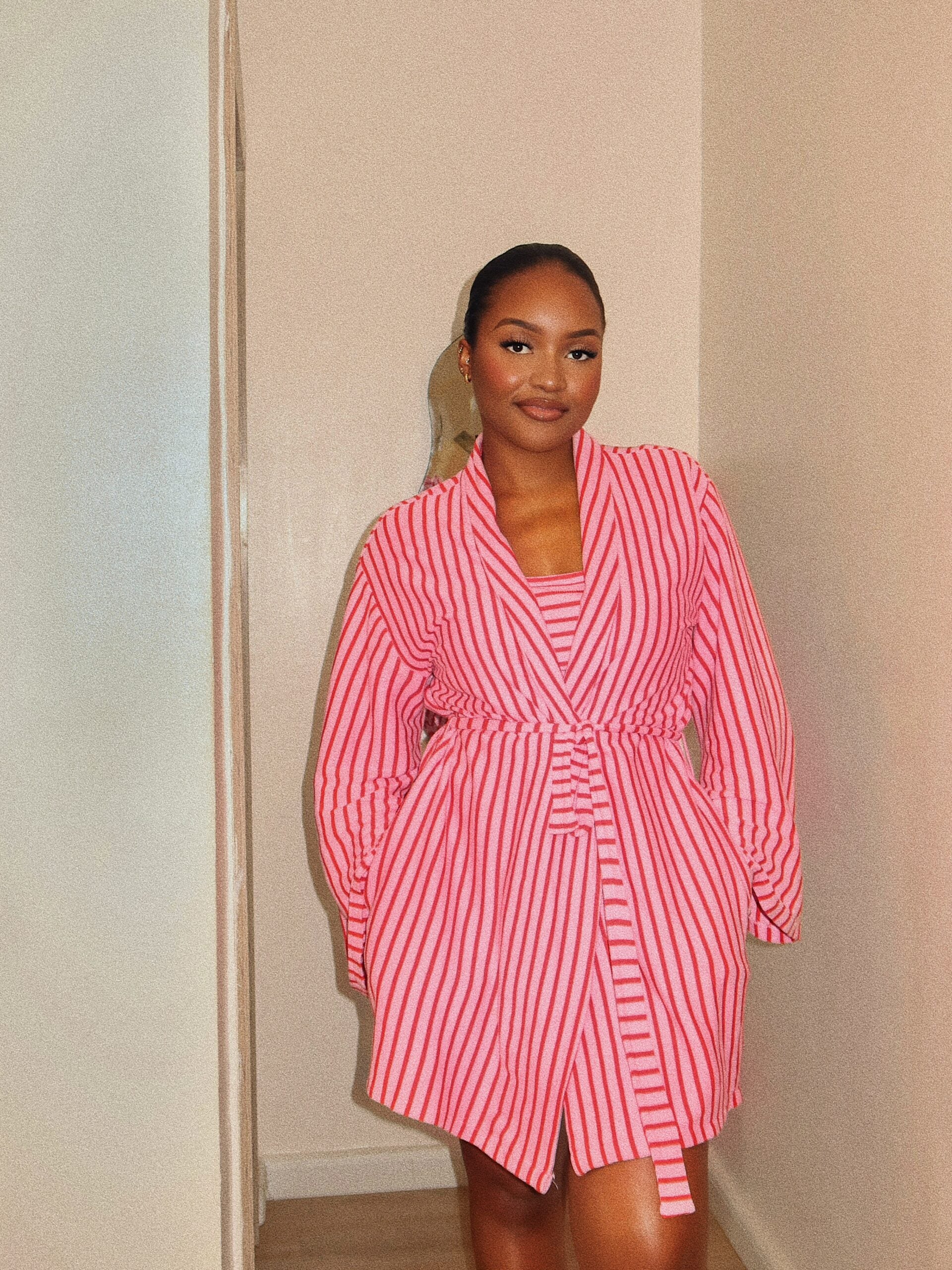 Medium Girly pop with robe